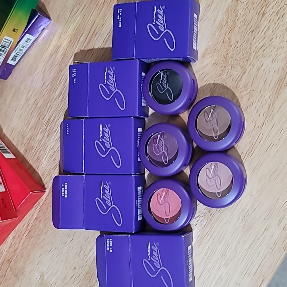 Mac Selena eyeshadow set of 5